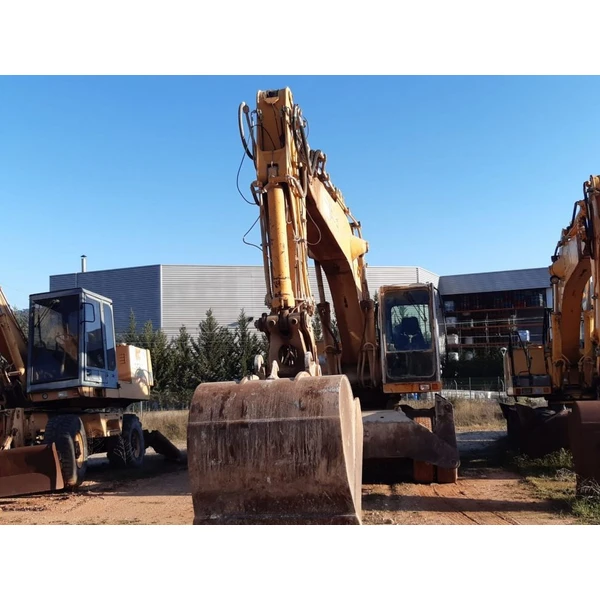 LIEBHERR A 932