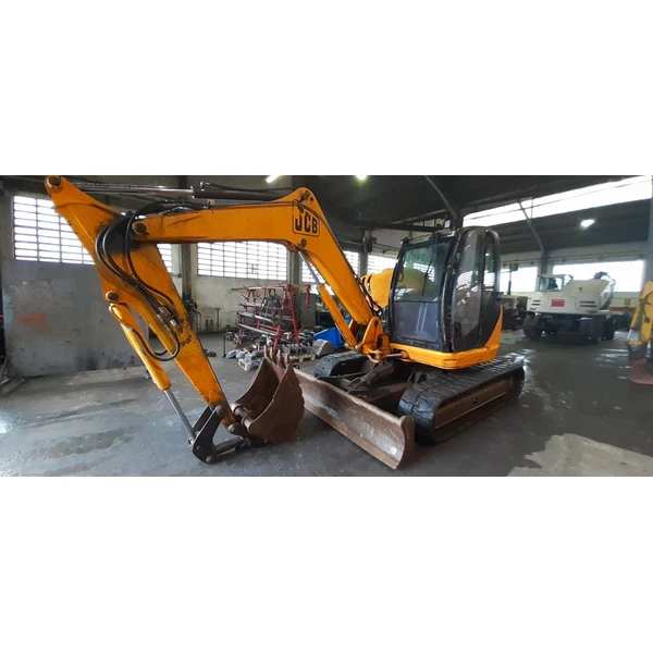 JCB 8080