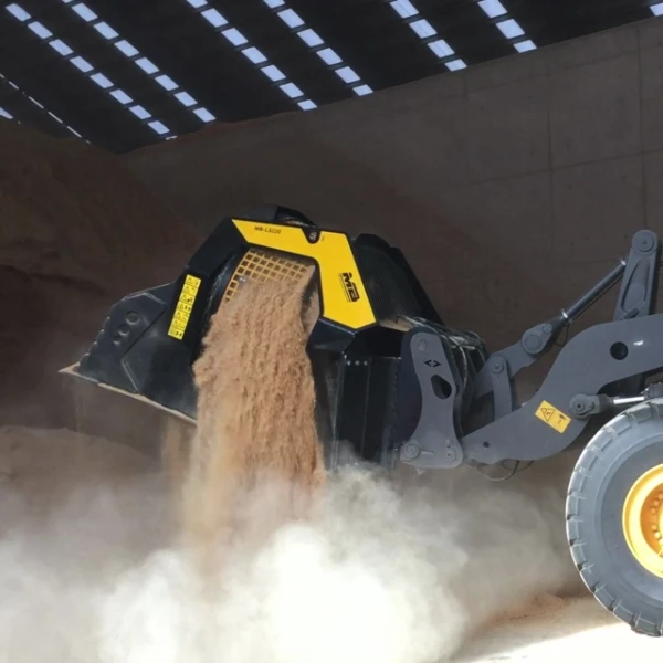 MB‑LS220 S2 nueva en GRUPOCIBSA: cuchara cribadora 2,4 m³, malla 1600 mm, caudal 120 l/min. Distribuidor oficial líder.