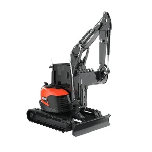 EUROCOMACH 65 TR, miniexcavadora de cadenas con brazo triple y radio de giro reducido, motor Kubota Stage V 44,3 kW, ancho 1.980 mm y peso 6.200 kg.