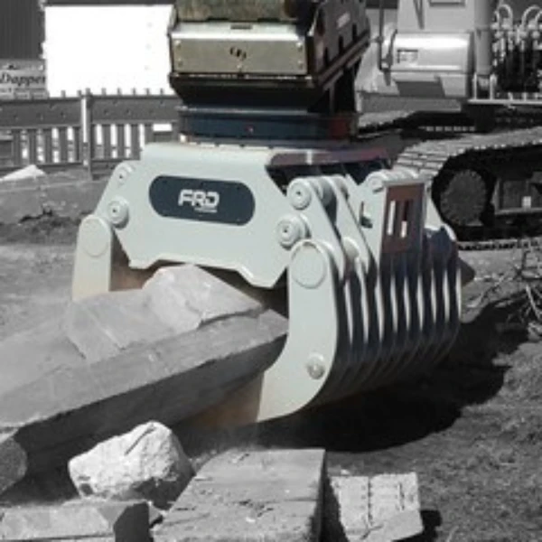 Pinzas de Manipulación FURUKAWA FMP trabajando en obra; modelos FMP60-PL, FMP50-PL, FMP40-PL, FMP35-PL, FMP30-PL, FMP20-PL, FMP15-PL, FMP10-PL y FMP05-PL.