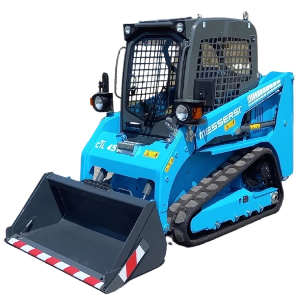 Vista frontal de la Messersi CTL45, minicargadora de cadenas con cabina ROPS/FOPS y servocontroles hidráulicos.